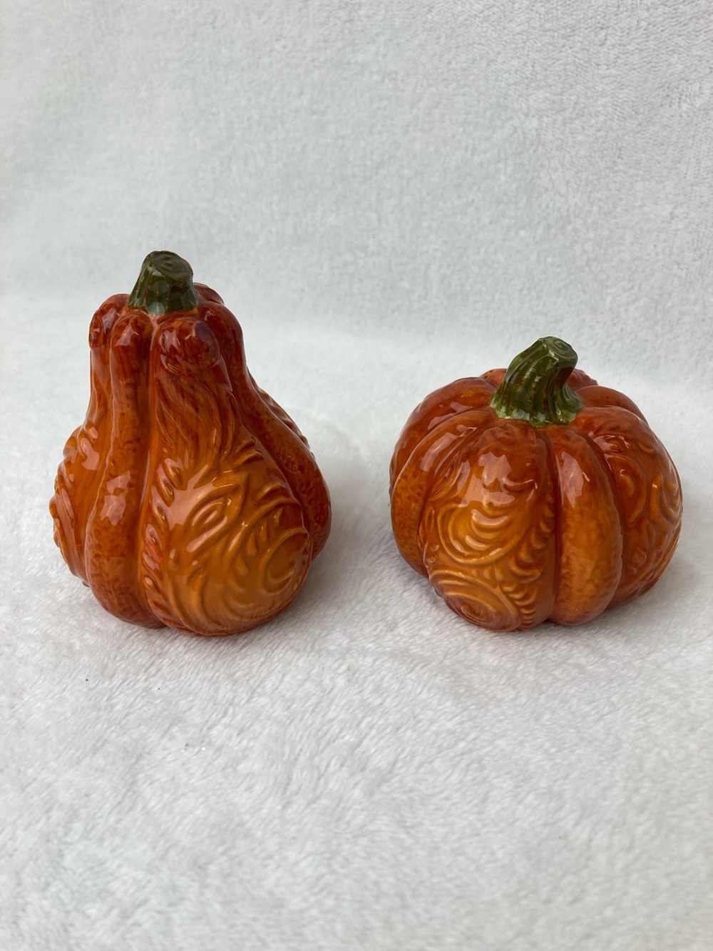 VTG Pier 1 Decorative Pumpkin Salt & Pepper Shakers 2.75” & 3.75”